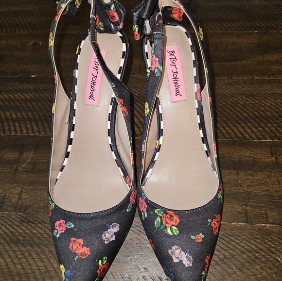 Betsy Johnson Ginjer heels - Picture 16 of 16